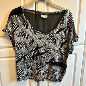 silence + noise Black and White Abstract Pattern Short Sleeve Crop Top